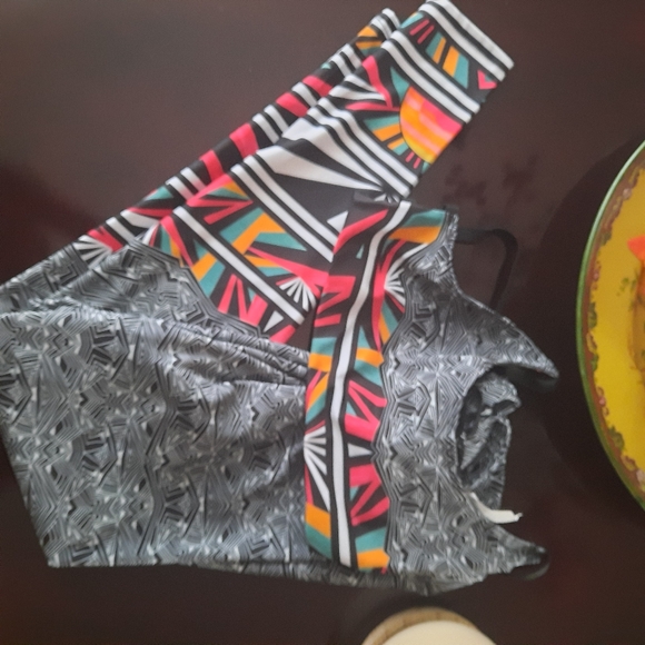 SALE $38 ONZIE HOT YOGA GRAPHIC LEGGINGS NEW - Picture 3 of 7